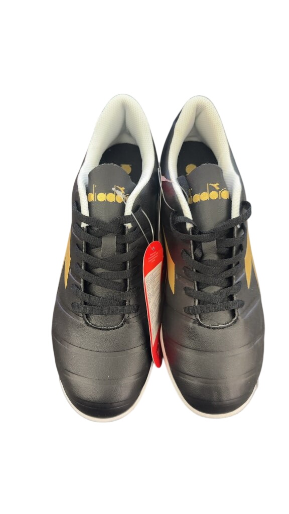 Diadora Pichichi SR Soccer Shoes
Brand new indoor shoes - image 1
