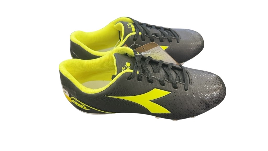 Diadora Pichichi SR Soccer Shoes - Size 8.5
Brand new - image 1