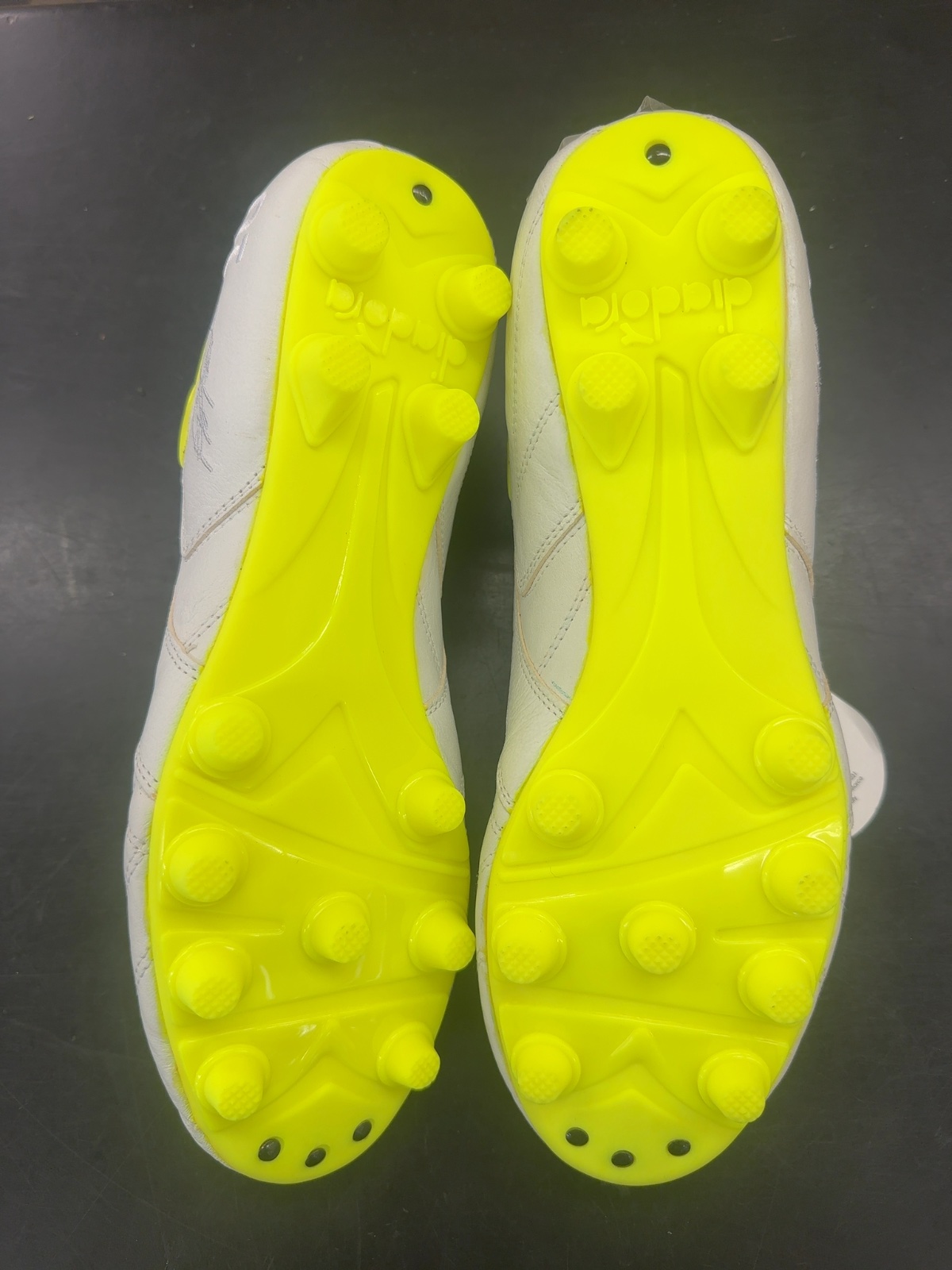Diadora Winner RB 1994 Soccer Cleats - White/Neon - Size 8.5
Brand new with tags