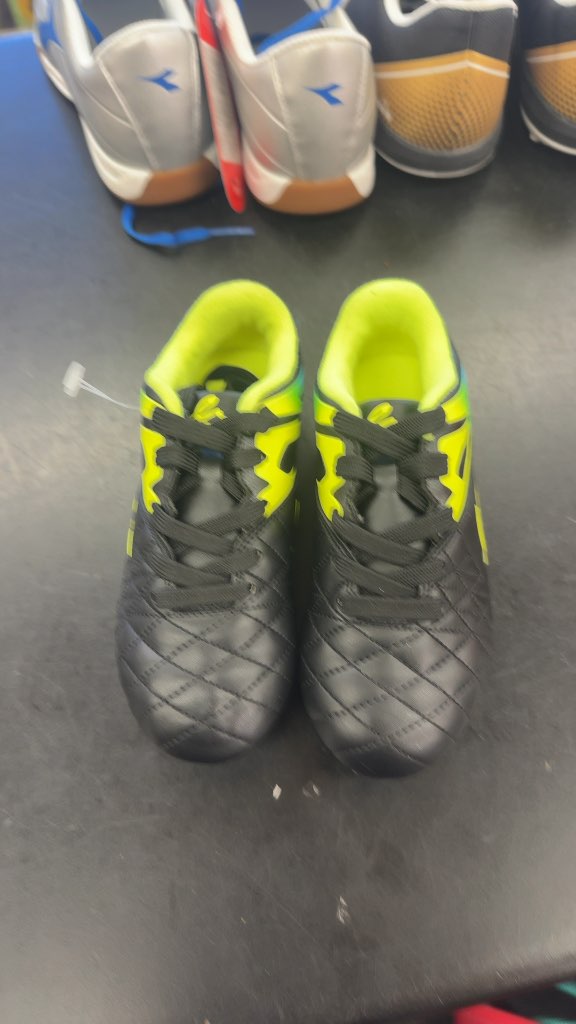 Elatto Youth Soccer Cleats - Size 13