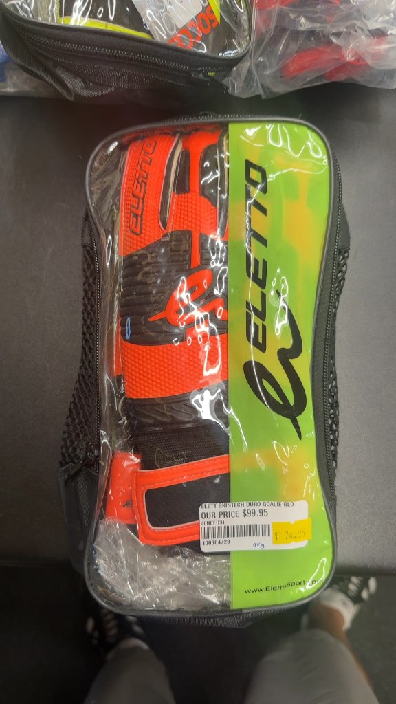 Eletto Skin Tech Duro Junior Goalkeeper Gloves - Size 6 brand new