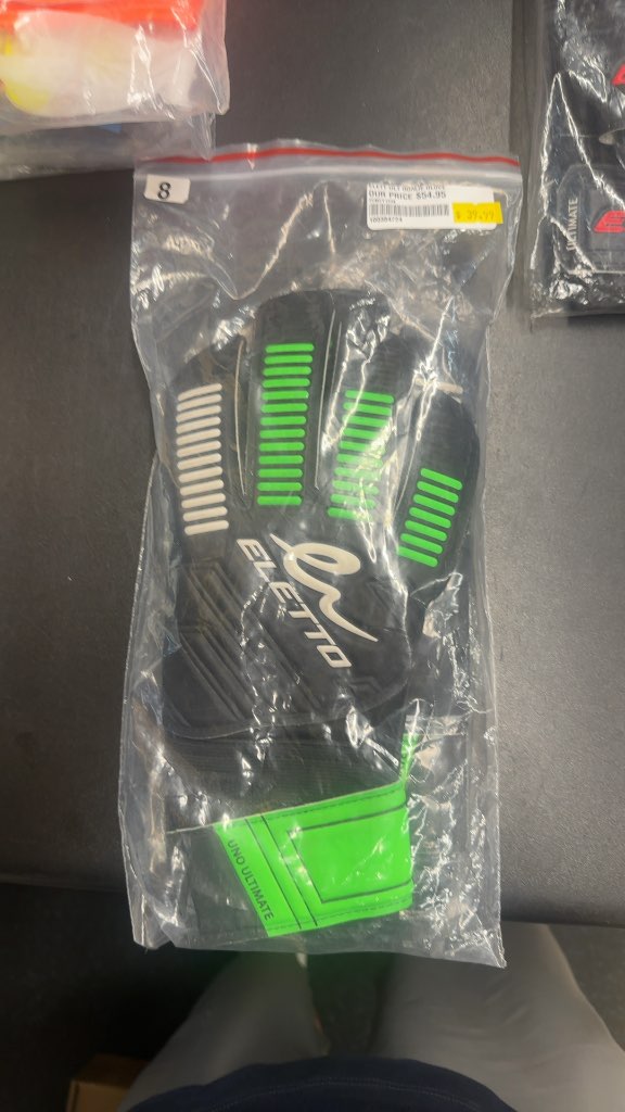 Eletto Uno Ultimate Soccer Goalie Gloves - Size 8 brand new