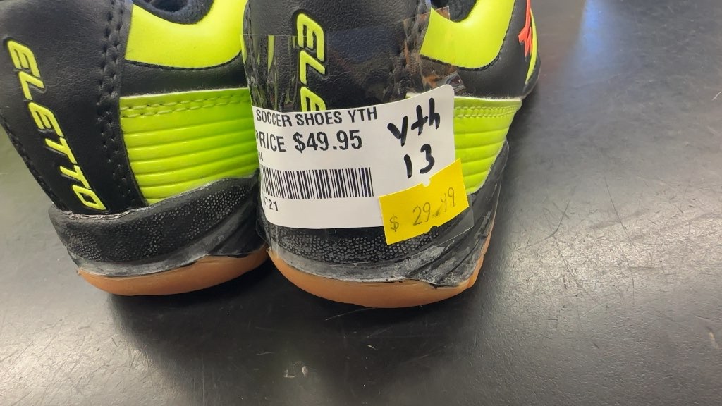 Eletto Youth Indoor Soccer Shoes - Size 13
Indoor shoes