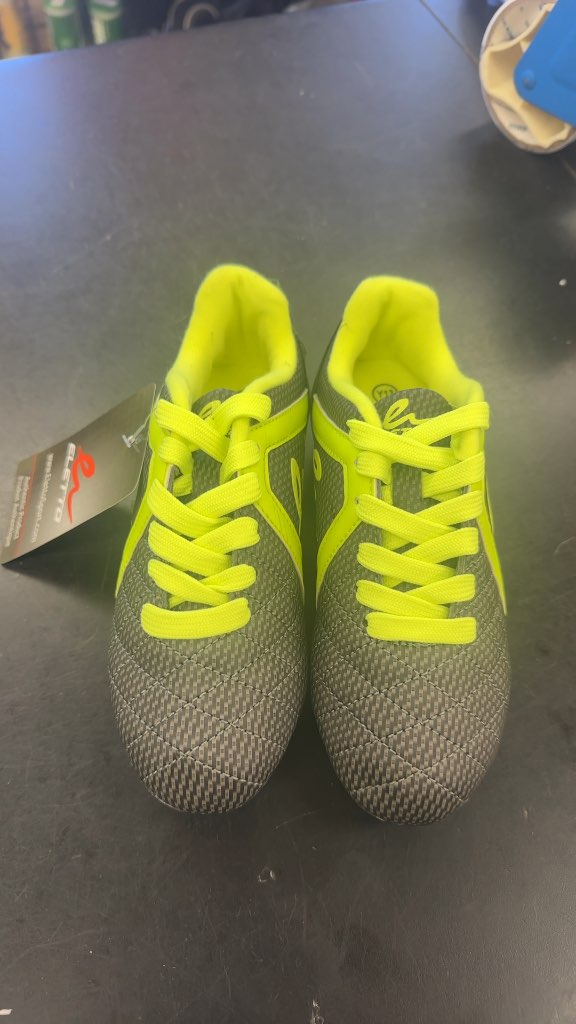 Eletto Youth Soccer Cleats - Size 13