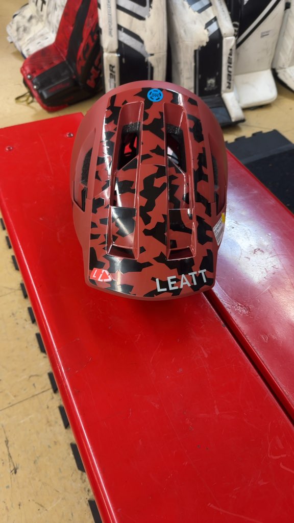 Leatt All MTN 4.0 Bike Helmet - Large - Red Camo brand new