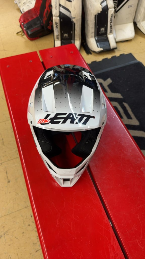 Leatt Gravity 8.0 MTB Helmet - White/Black - XL brand new