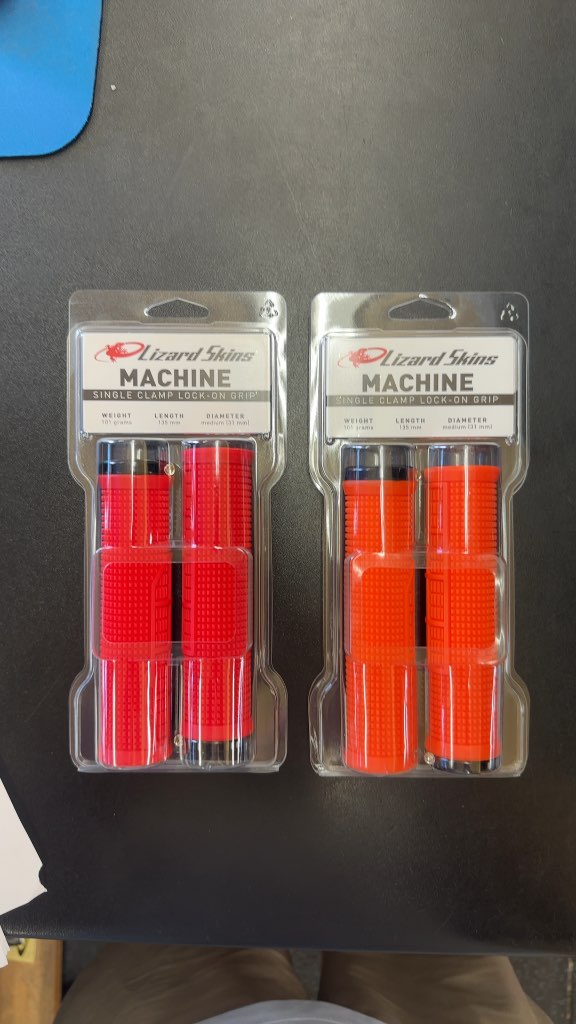 Lizard Skins Machine Single Clamp Lock-On Grips New 135mm
Come in either red or orange