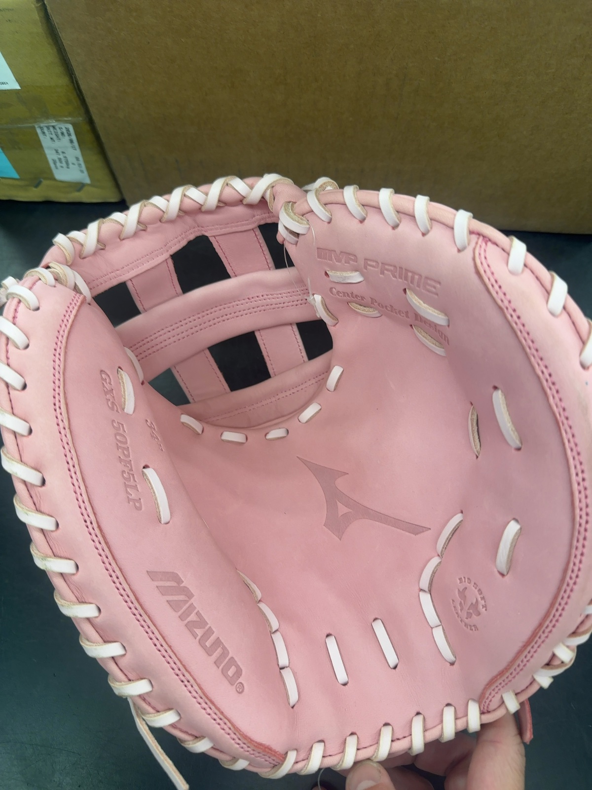 Mizuno MVP Prime FP 34" Fastpitch Softball Catcher's Mitt - Pink

Brand new( two small spots by the logo)