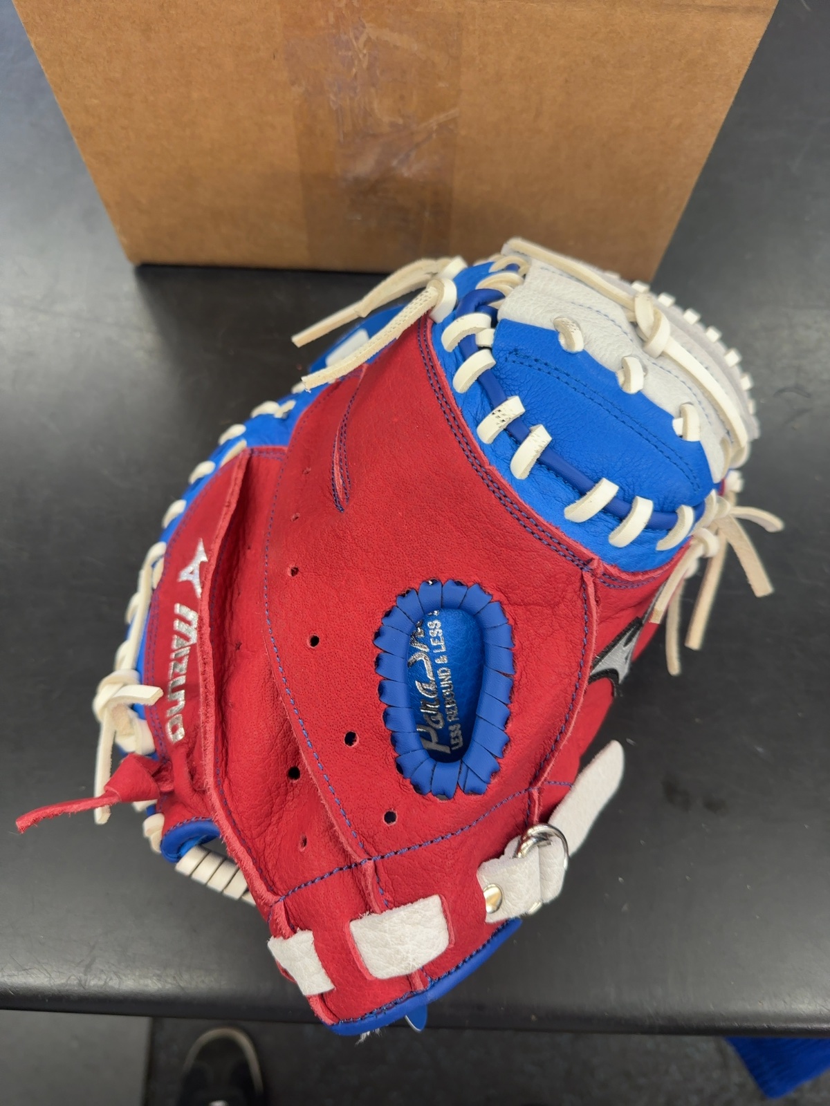 Mizuno Prospect 32.5" Catcher's Mitt GXC 105RWB