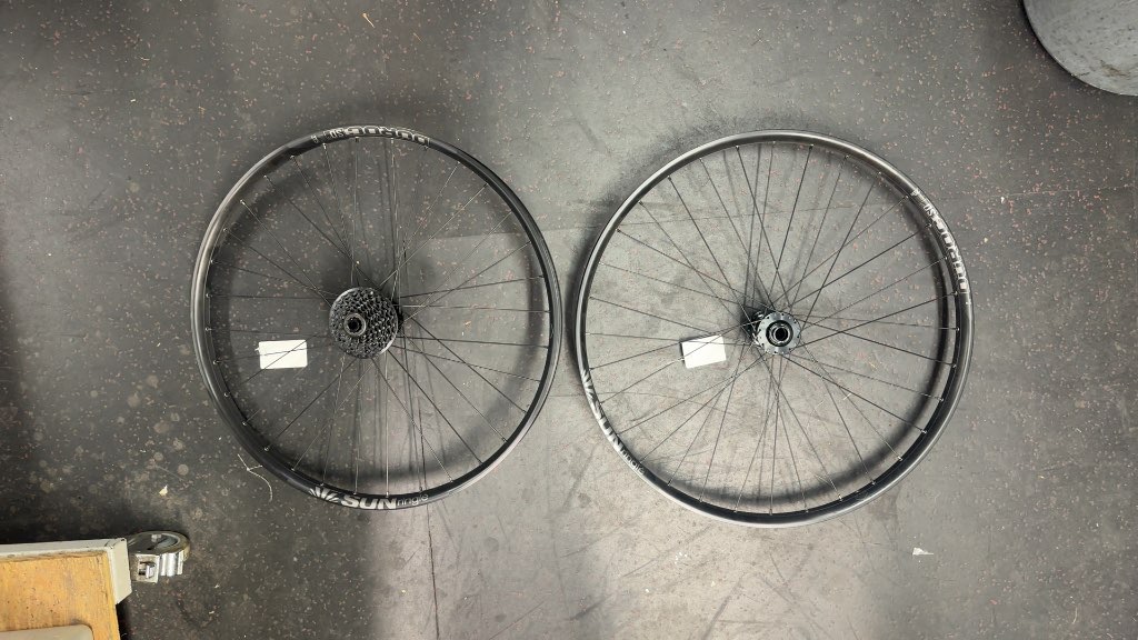 SunRinglé Duroc SD37 Mullet Wheelset (29"/27.5")