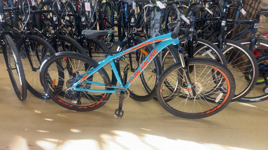 Titan Racing Player 3.0 Mountain Bike Blue Good Condition Size M